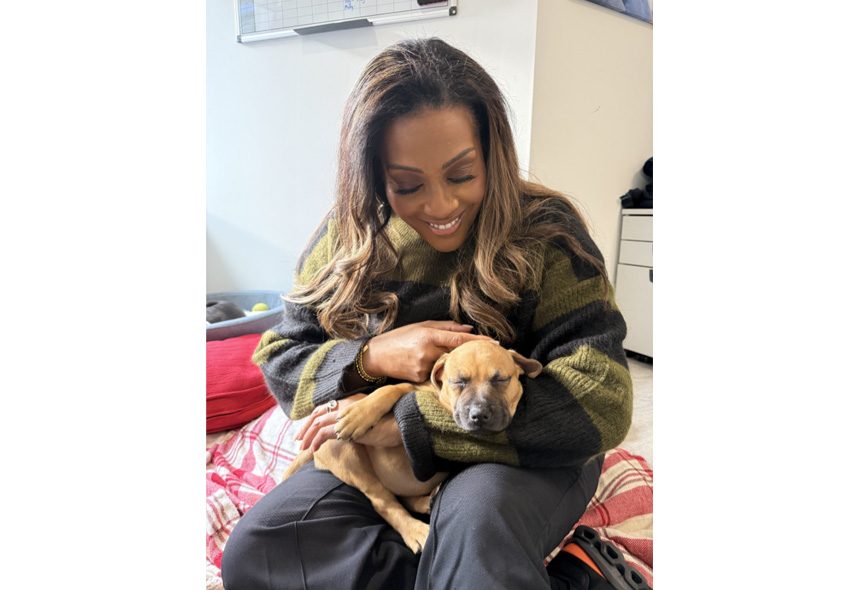 Alison Hammond with a puppy asleep on her lap